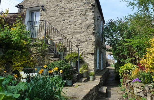 Abgelegenes 18c Cottage im Yorkshire Dales National Park in einem hübschen ummauerten Garten