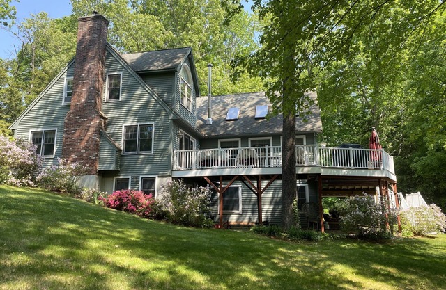 Secluded 2-Acre Lakefront Home! Book Your Retreat!
