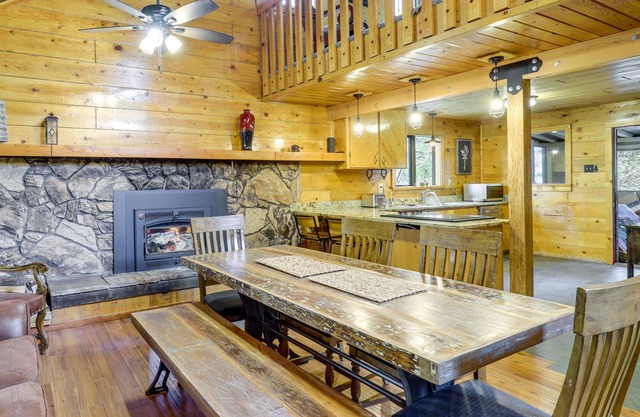 Secluded 3-Acre Cabin in Tollgate w/Gas Grill!