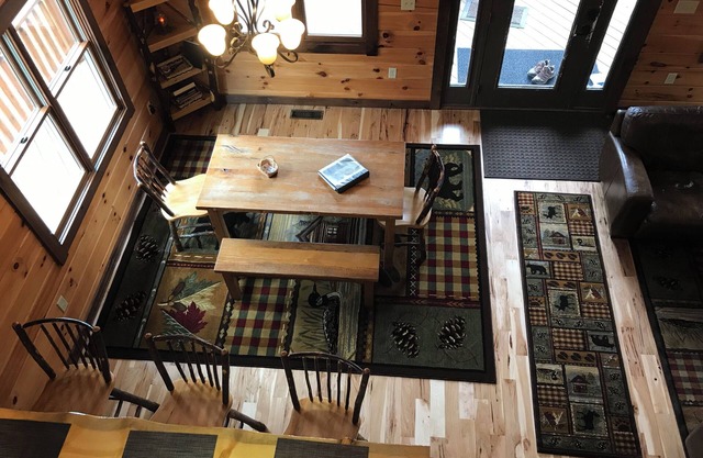 Secluded 3-bedroom cabin on 42 wooded acres with fishing pond, AC, WiFi