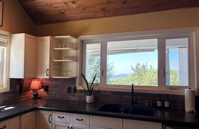 Secluded 3 bedroom house with spectacular views,pet friendly, near Lake Cuyamaca