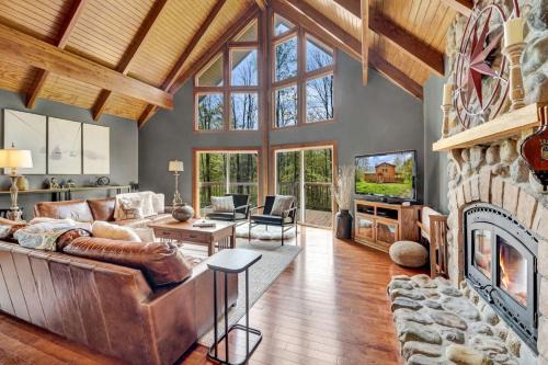 Secluded 3BR Home Fire Pit Covered Deck