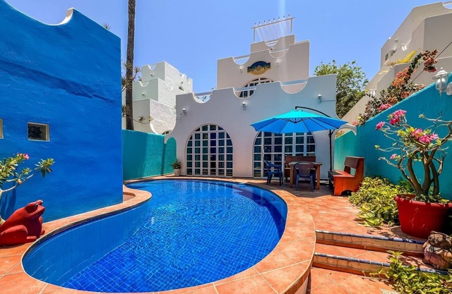 Secluded 4 BR w/ Private Pool.