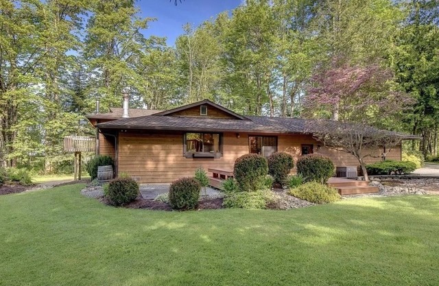 Secluded 4b Home + 5ac of Serene Nature in Redmond