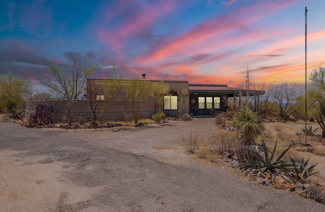 Secluded 4BR/3BA Desert Retreat - Scenic Mountain Views & Private Outdoor Space