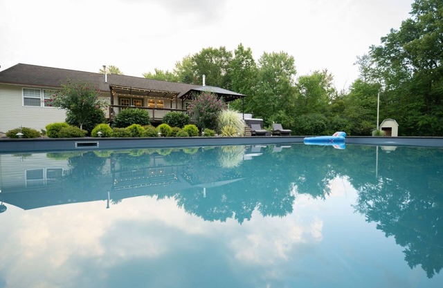 Secluded 5 acre getaway heated inground pool 6 person hot tub