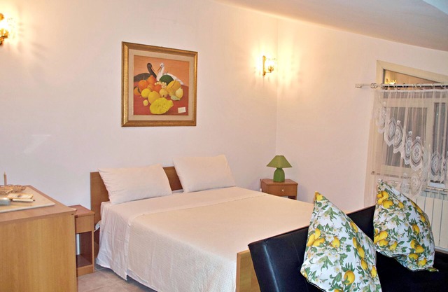 Secluded 5-bedroom villa in Motta Camastra with stunning views