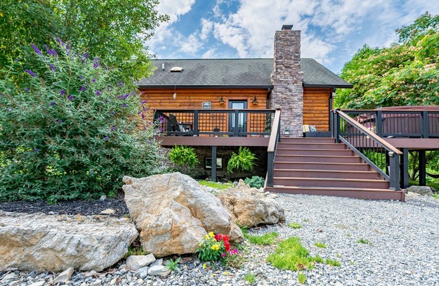 Secluded 5 BR Modern Cabin, 120 acres. New River Trail, Claytor Lake, VA tech