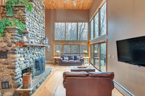 Secluded Adirondack Cabin about 5 Mi to Sacandaga Lake