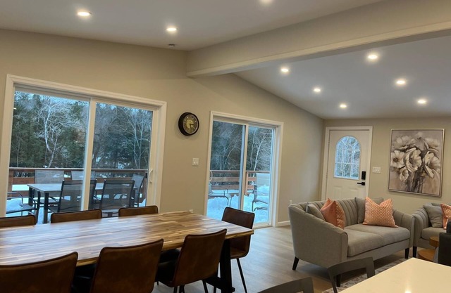Secluded All new 6 Bedroom Retreat With Game Room & Playground