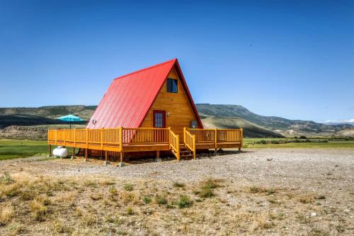 Secluded and Cozy Antimony Cabin with Fire Pit