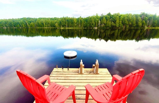 Secluded and serene lakefront cottage