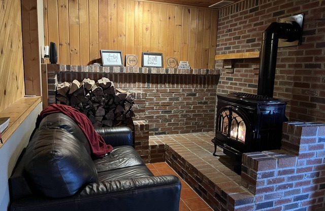 Secluded Apartment Overlooking Ponds with Hot Tub, Fireplace and Game Room!