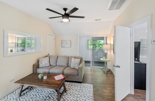 Secluded Apartment with Heated Garage