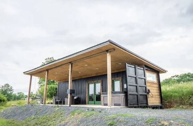 Secluded Backcountry Container|Hot Tub & King Bed