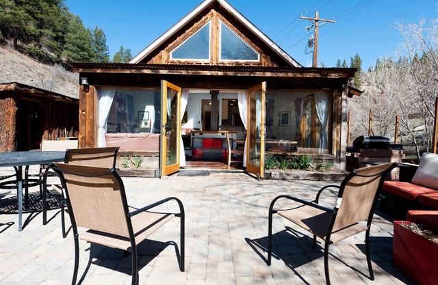 Secluded Cabin on Creek - 4 miles from downtown Durango - Gas Firepit
