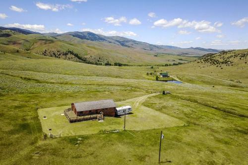 Secluded Cabin Rental for a Peaceful Vacation in Montana