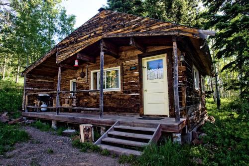 Secluded Cabin Rental with Mountain Views in Clark, Northern Colorado