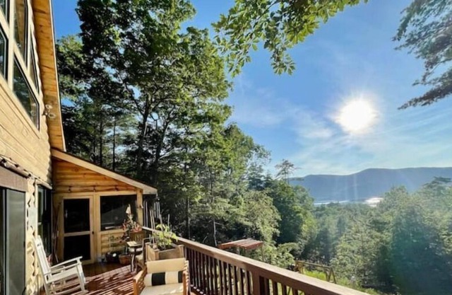 Secluded Cabin w/ Lake Access & Panoramic Views