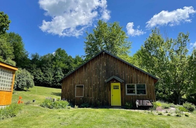 Secluded Cabin w/Chefs Kitchen & New Hot Tub!