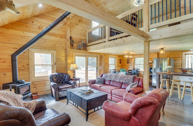 Secluded Cabin w/ Mtn Views ~ 33 Mi to Bigfork!