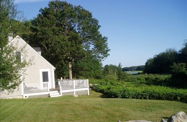 Abgeschieden Cape Cod Cottage, mit Tennisplatz und Privatstrand