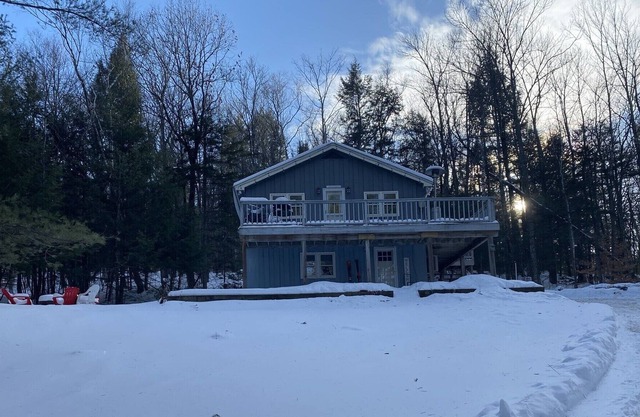 Secluded Chalet. Chester, Vermont. Minutes to Okemo