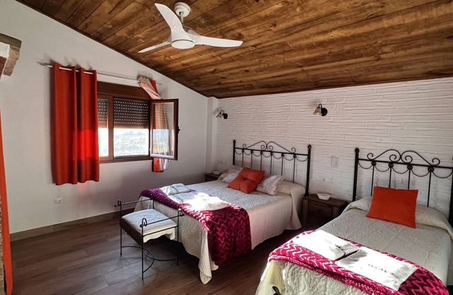 Secluded Cottage with Mountain Views and Adventure Activities, Sleeps 12-14