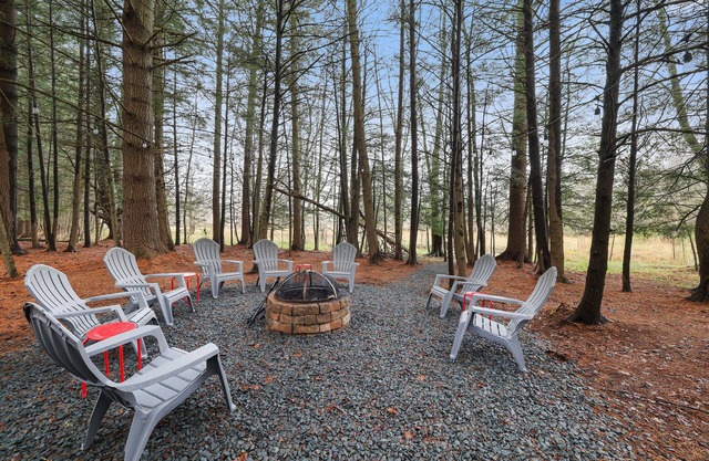 Secluded, creekfront property with lots of amenities in The Hideout