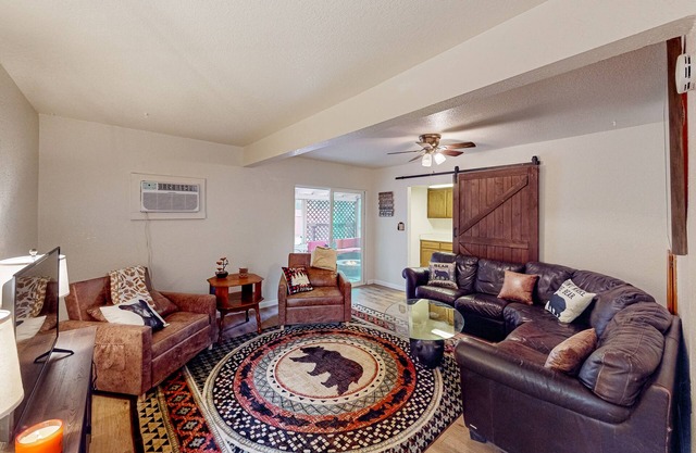 Secluded dog-friendly house close to American River with firepit, grill, W/D, AC