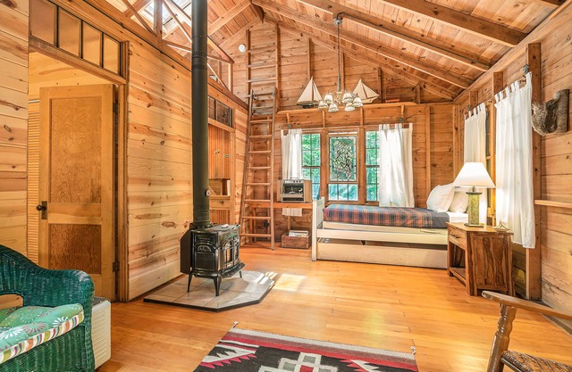 Secluded dog-friendly cabin with Lake Michigan beach access, grill, and firepit
