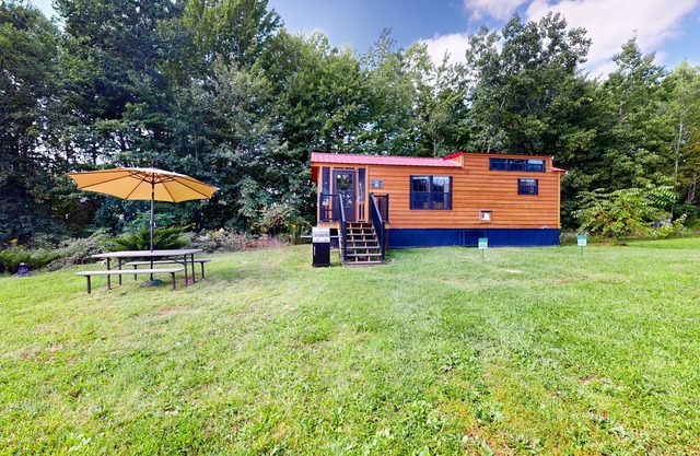Secluded dog-friendly home with loft, firepit, grill, deck, streaming, kitchen