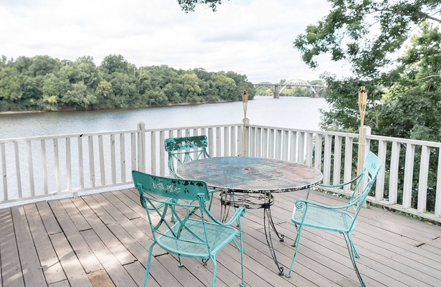 Secluded downtown cozy cabin feel w/ waterfront view of the Edmund Pettus Bridge