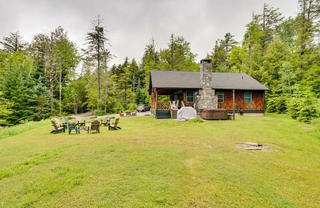 Secluded Elka Park Cabin Hot Tub and Fire Pit!