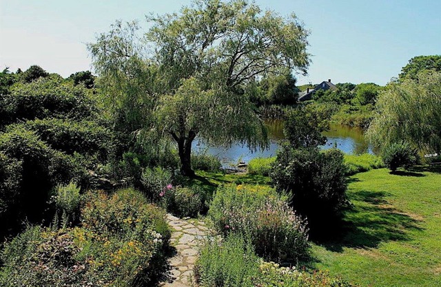 Abgeschiedenes Anwesen auf 3 Morgen mit Haus, Cottage und Teich