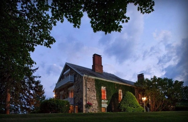 Abgeschiedenes Herrenhaus im europäischen Stil 1810 Minuten vom See entfernt für 10-15 Personen