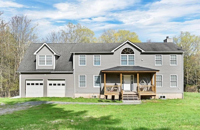 Secluded Family Haven ~ Yard ~ GameRoom ~ Fire Pit