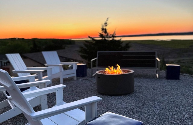 Secluded Family Oasis Next To Bayside w/ Deck