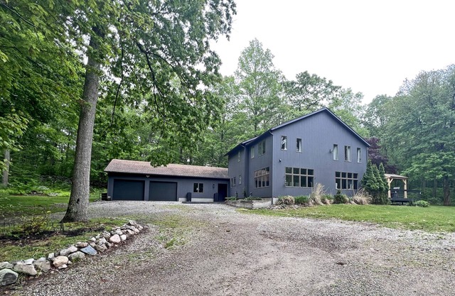 Secluded Farmhouse Retreat - Minutes from Mystic
