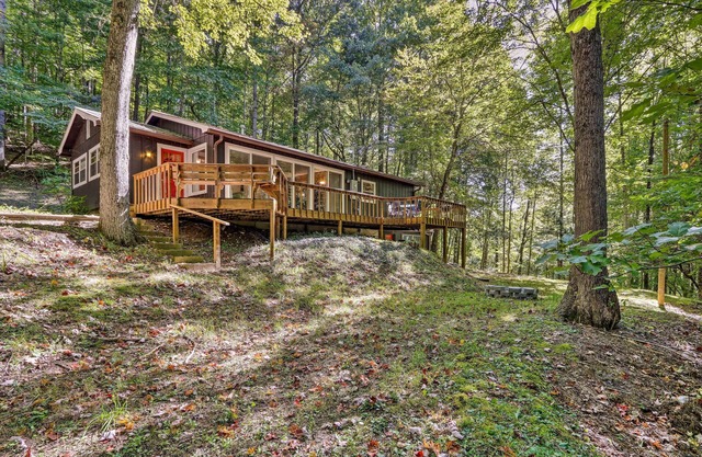 Secluded Franklin Cabin w/ Furnished Deck!
