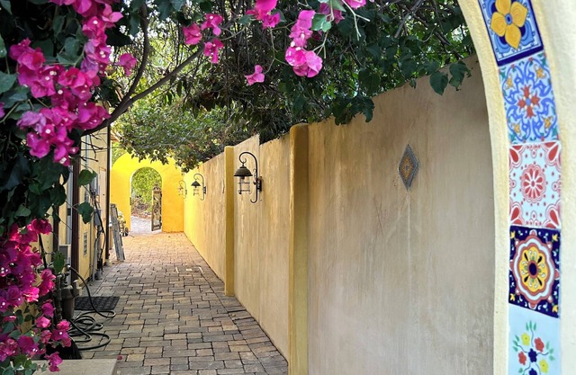 Secluded freestanding house in the delightful grape garden, private spa and pool