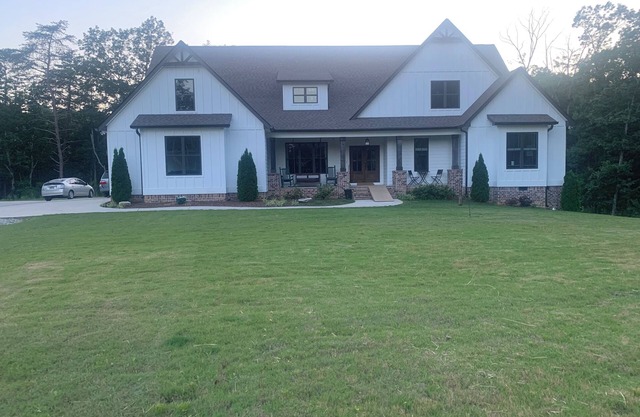 Secluded Getaway, 5-Bedroom home in Ringgold, GA