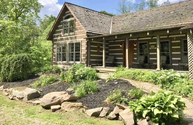 Luxus Blockhütte, Schlafmöglichkeiten für 15! Whirlpool, Kamin, 55 Hektar zum Wandern, Fisch, Feuerstelle