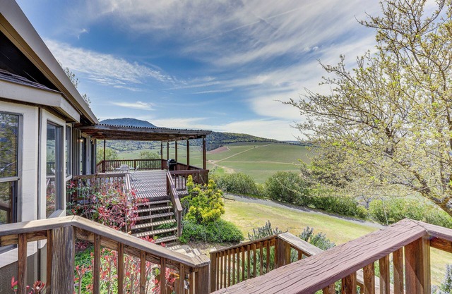Secluded Home in The Heart of Wine Country!