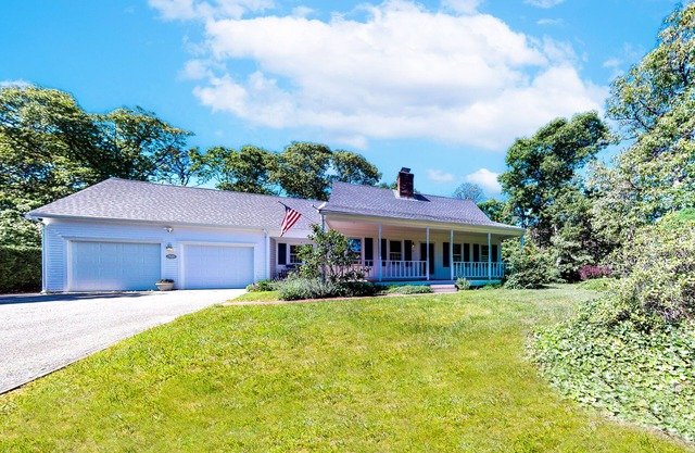 Secluded home with deck, grill, porch, fast WiFi, & W/D - great location