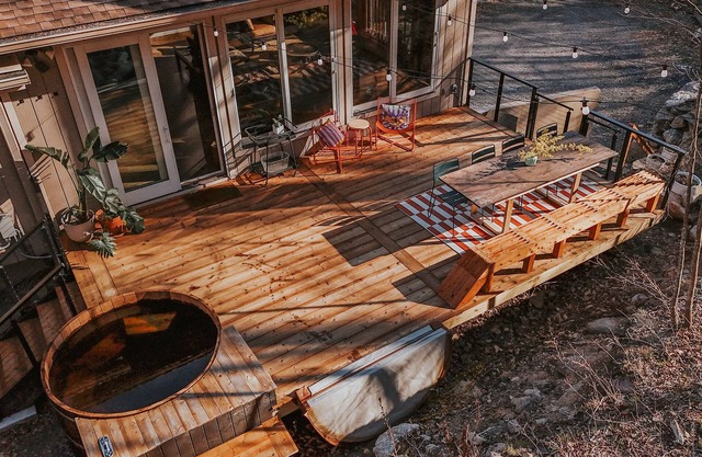 Secluded House with hot tub at base of Shawangunk Ridge