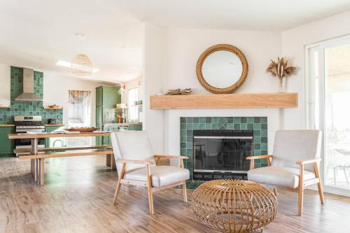 Secluded-jt-spa-pool-firepit-sauna-game Room!