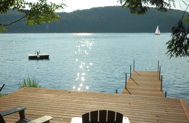 Abgeschiedener See St. Catherine Lakefront - 2 Häuser für einen perfekten Familienurlaub
