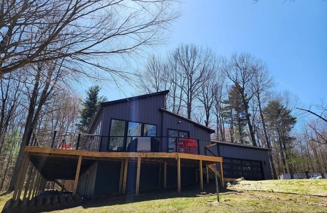Secluded Lake View Hide Out