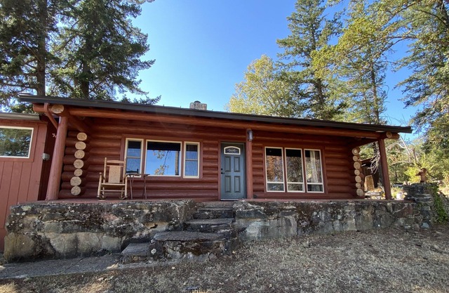 Secluded Lakefront Cabin With Private Lake